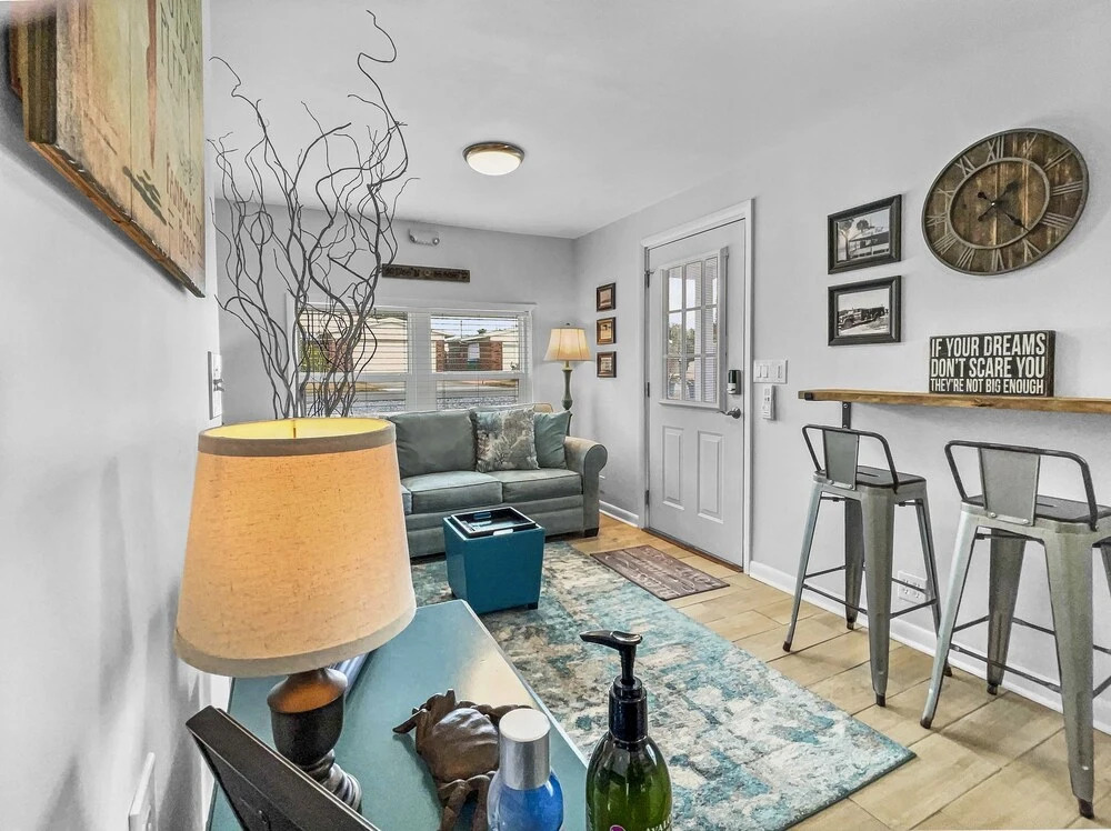 Salty Suite 1 Bedroom Townhouse by Redawning