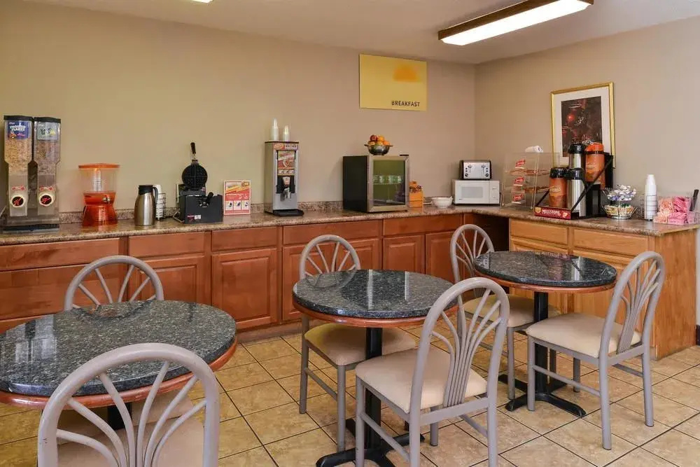 Days Inn And Suites Warsaw