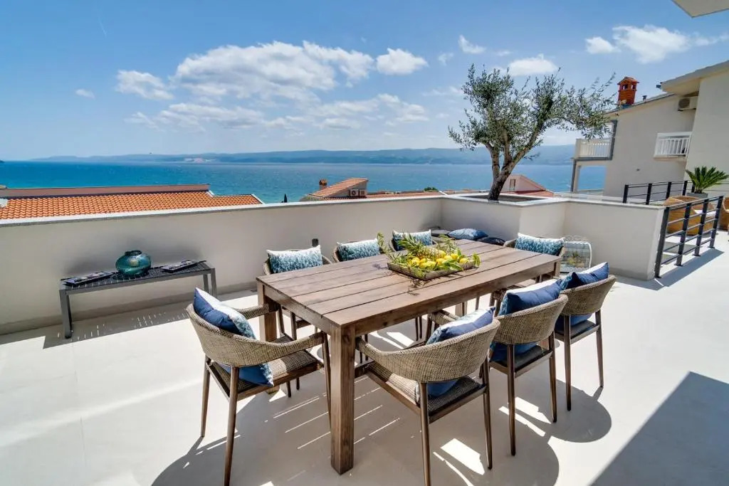 Seaview villa Mila with 4 en-suite bedrooms, private pool, Finnish sauna, Treadmill, sandy beach 250m