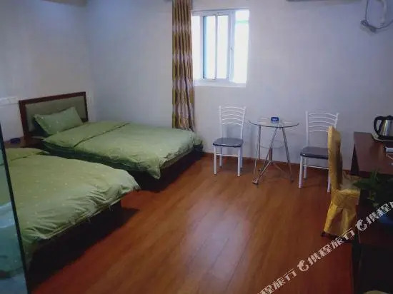 Zhenjiang passer-by house hotel