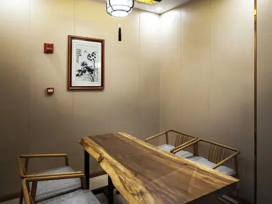 Lingshui dream Sky Lake Hot Spring Hotel
