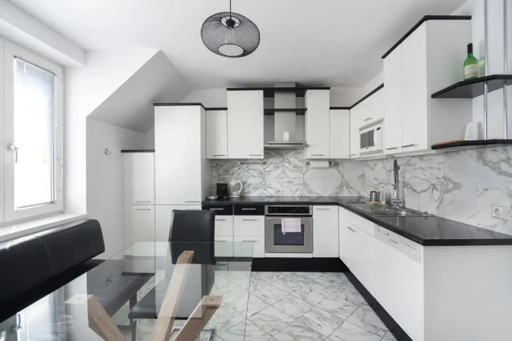 Vienna Roof Top Apartment with Terrace, Parking and AC