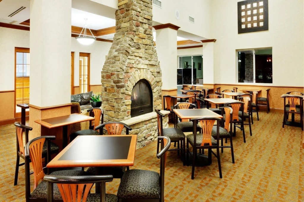 Holiday Inn Express & Suites Riverhead - Long Island by IHG