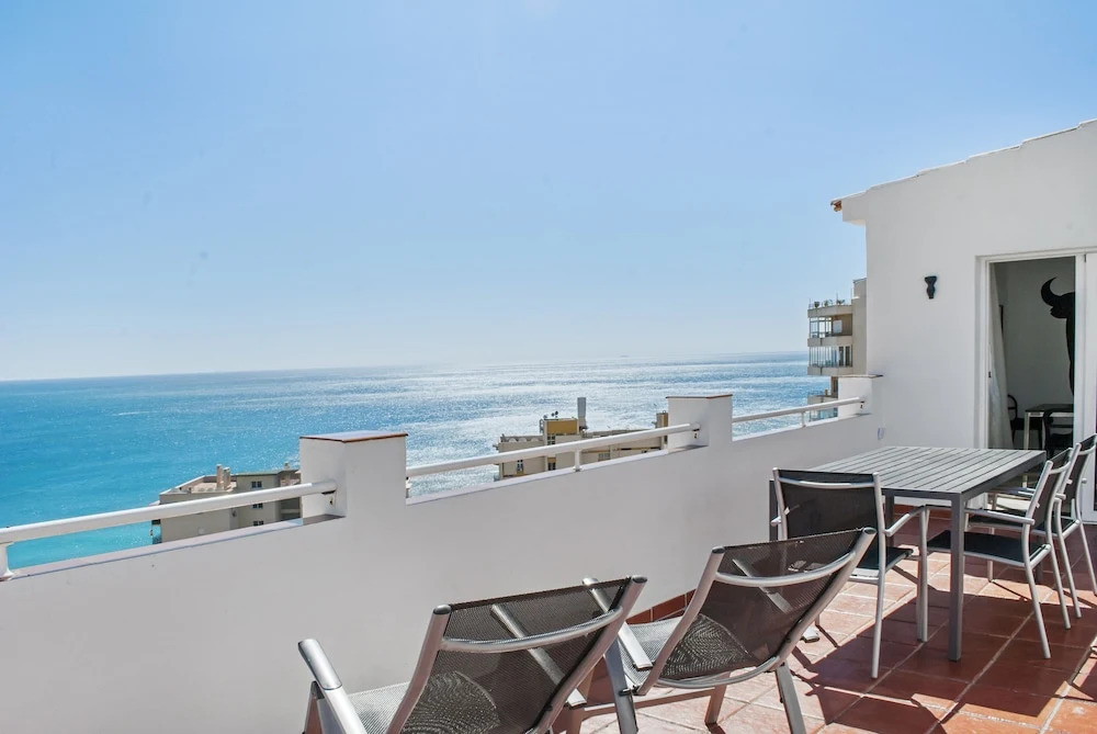 Beachclose Apartment with Large Terrace and Pool Ref 6