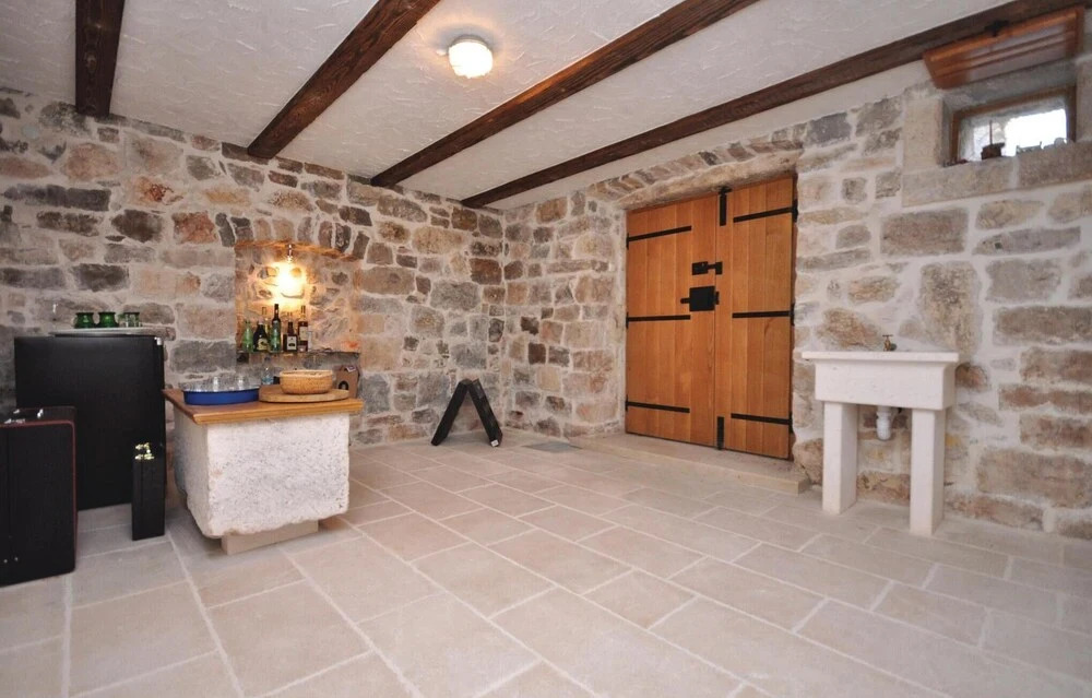 Amazing Home In Omis With Wifi