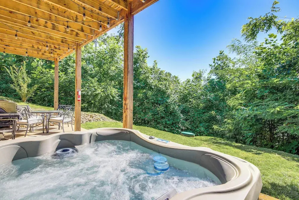 Hot Tub + Pool Table: 3-story Gatlinburg Cabin!