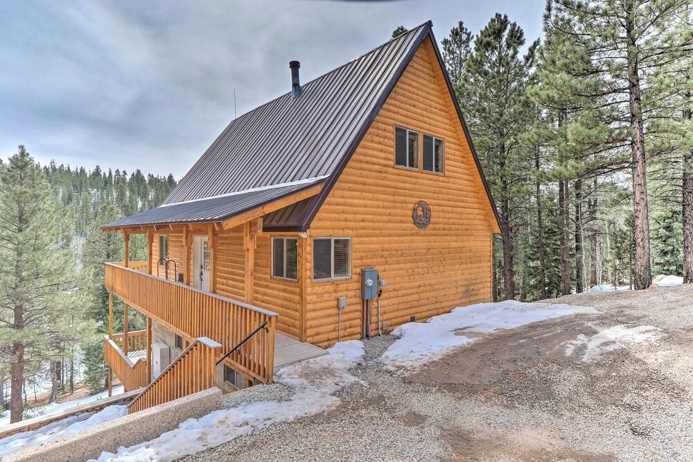 Pet-friendly Duck Creek Village Cabin w/ Fire Pit!