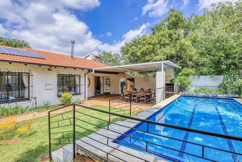 The Cottage-1 Bed-pool-bbq-fibre-solar-samrand