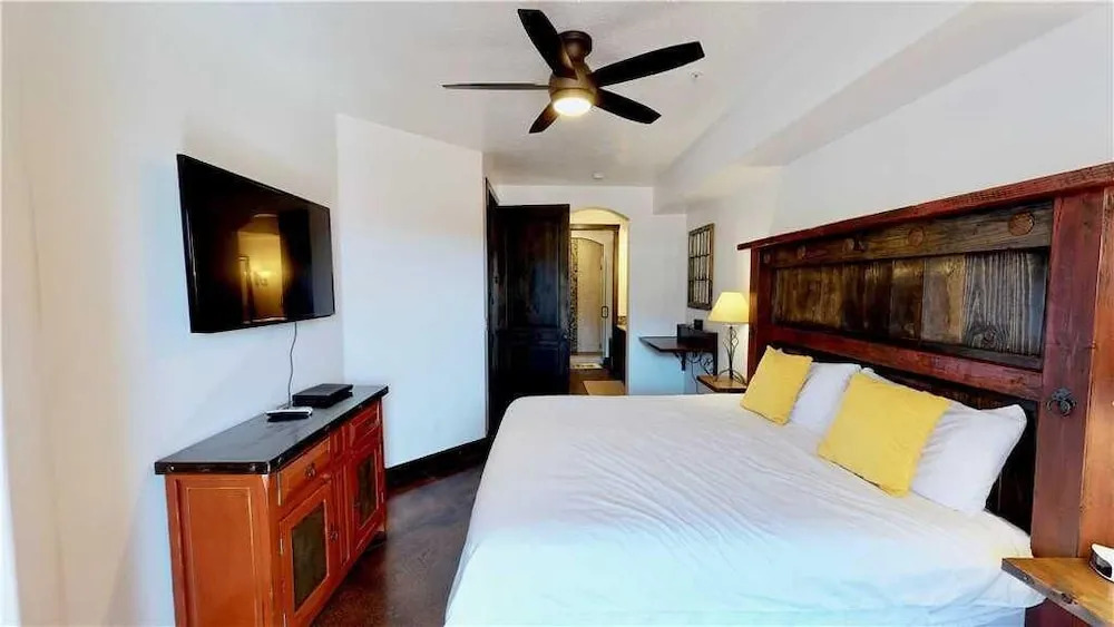 Paraiso ~ #8 2 Bedroom Condo