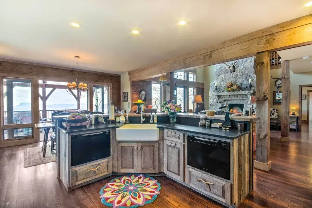 6 Mi to Sapphire Ski! Mtn-view Gem w/ Resort Perks