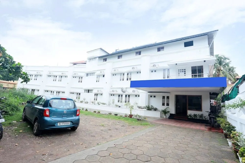 OYO 40141 Ascot Hotel
