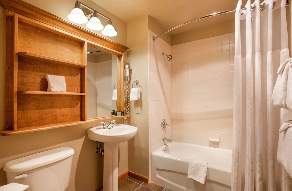 Zephyr Mountain Ski-In Ski-Out Condo