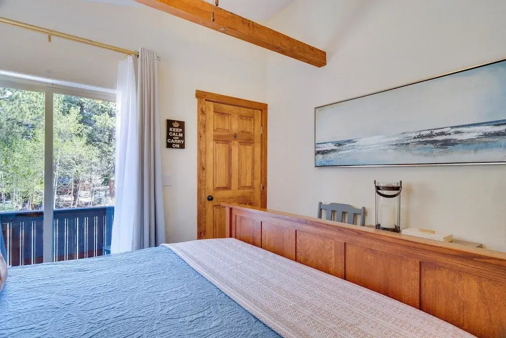 Woodland Park Apartment: Forest Views + Deck!
