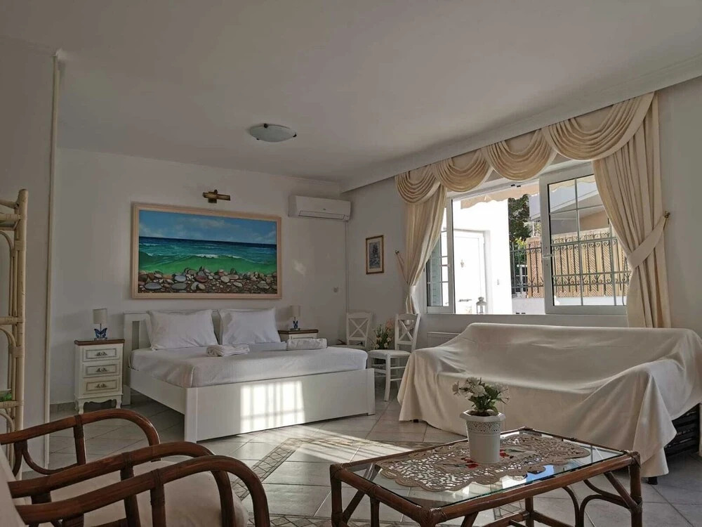 Charming 3-bed Villa in Sounio