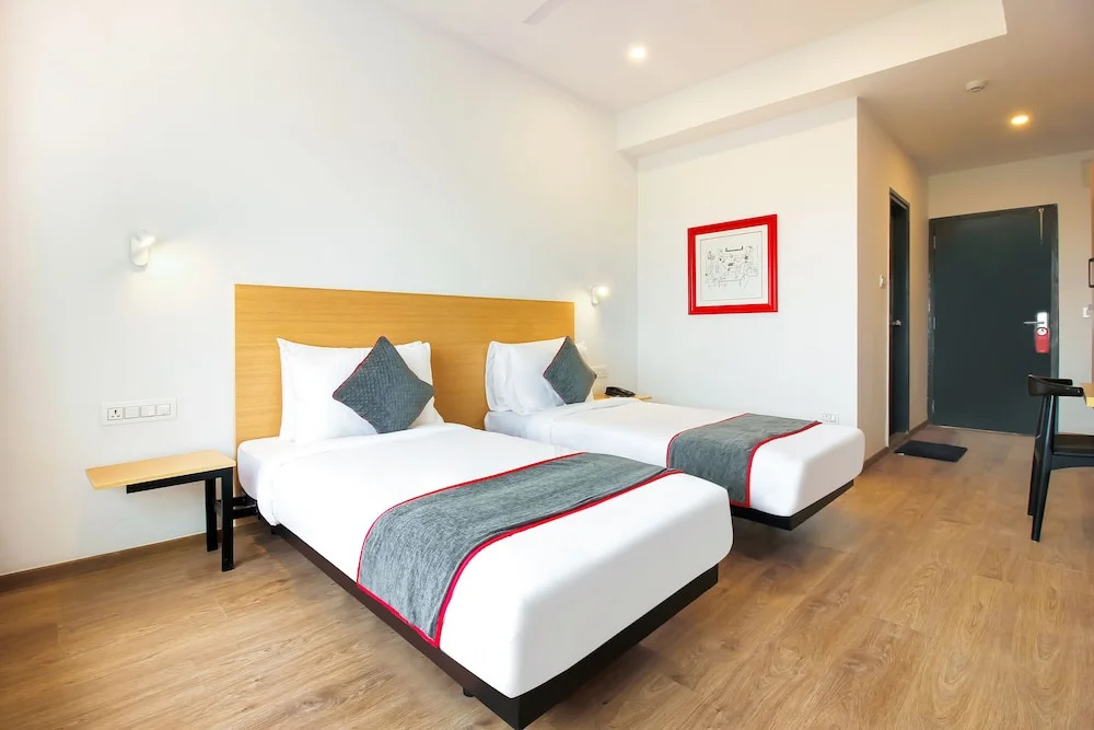 Oyo Townhouse 151 H Square