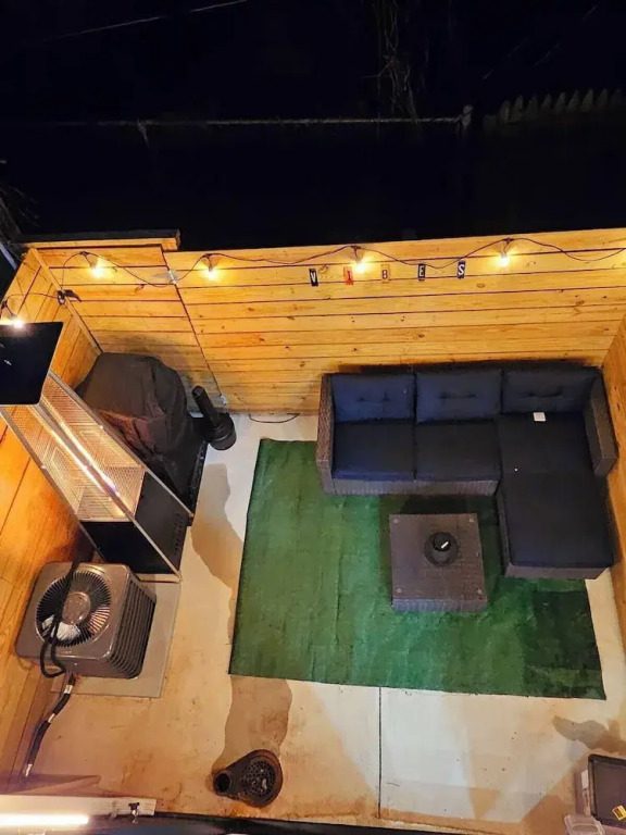 Cozy Home near City Center with Hot tub