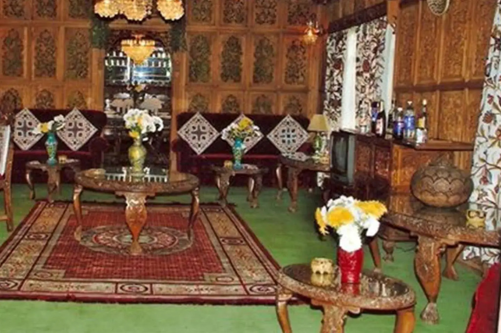 Shahbaaz Group of Houseboats