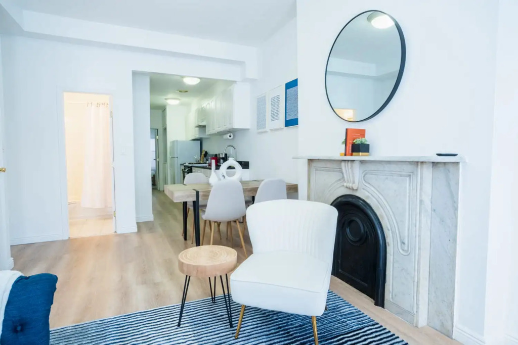 1435-4 I 3 Bedrooms 2 Bath W D Prime Upper East