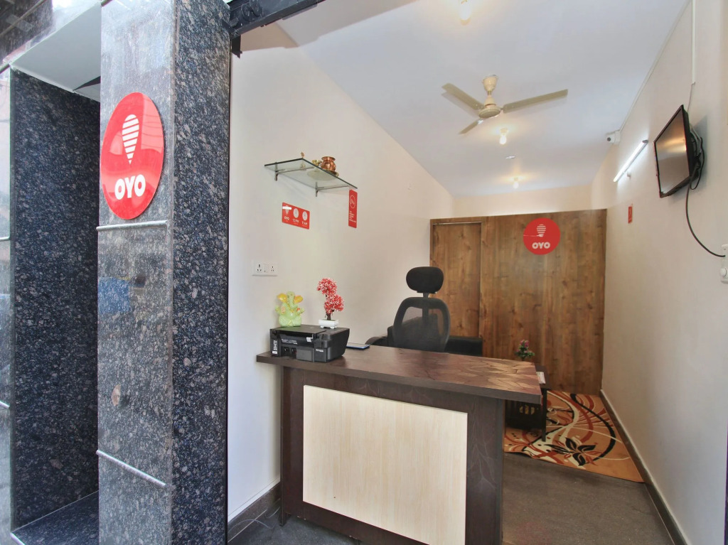 OYO 12033 Hotel Royal Residence