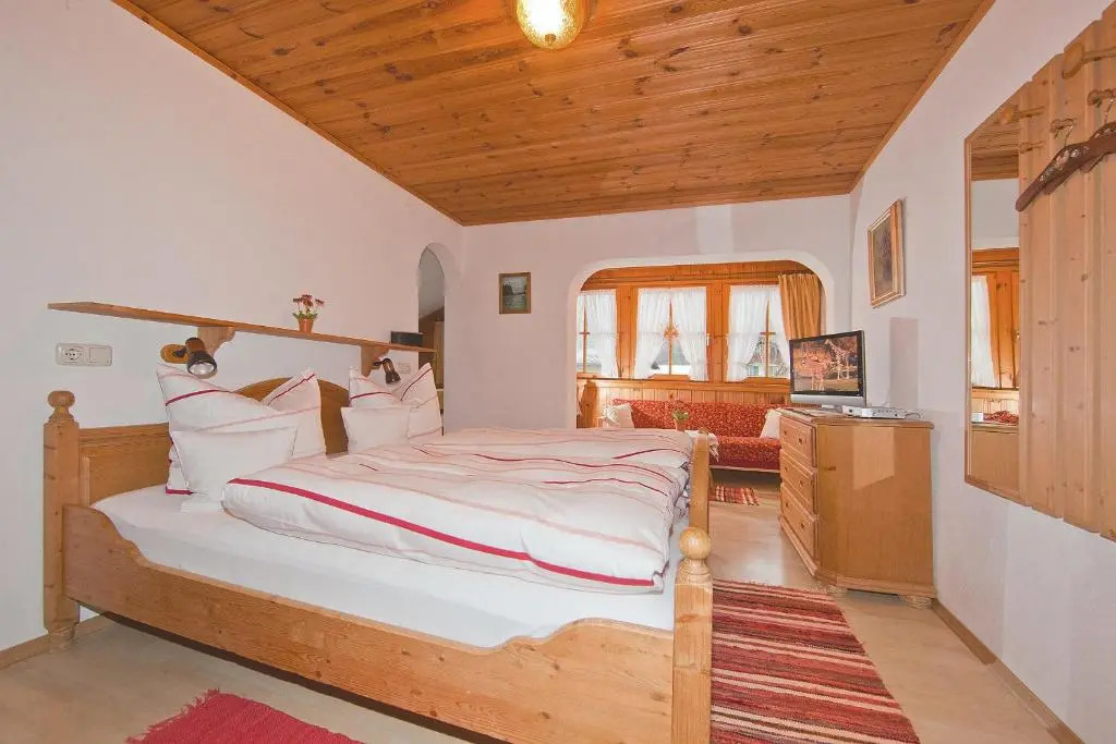 Ferienwohnungen Weiß