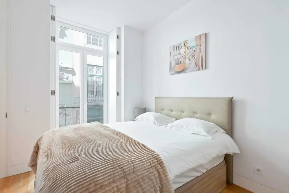 Spacious 1 Bedroom Apartment Near Baixa