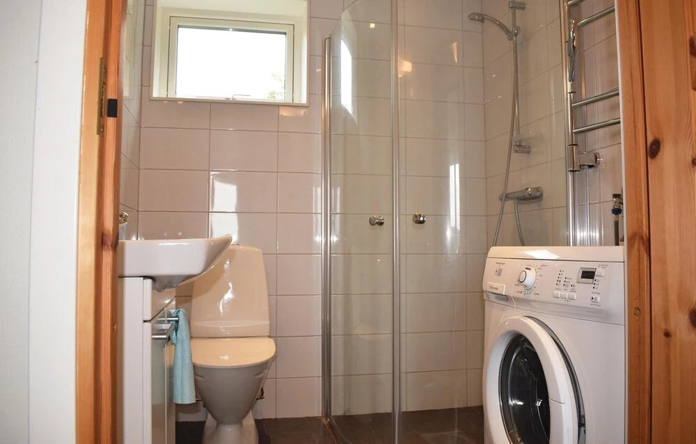 Cozy Home In Vetlanda With Wifi