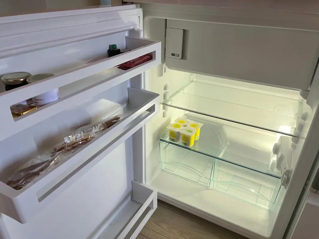 Au cœur du vieux Toulon au calme appartement rénové climatisé confortable étage élevé avec ascenseur proche parking et toutes commodités