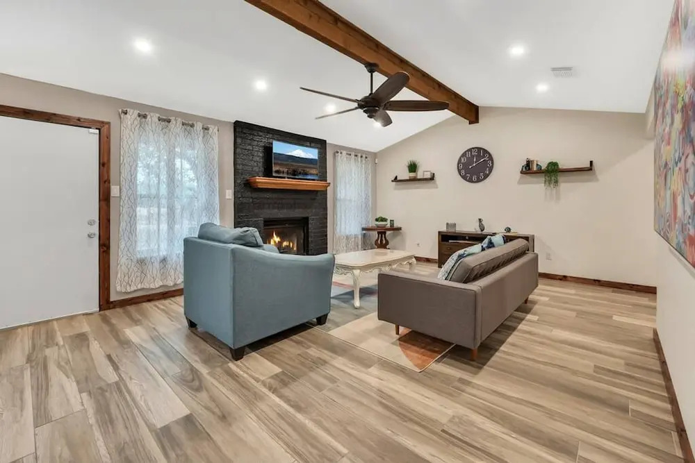 New Cozy Retreat Located 15 Minutes to Waco