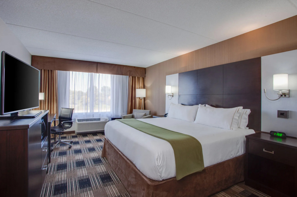 Holiday Inn Express & Suites Ottawa East-Orleans by IHG