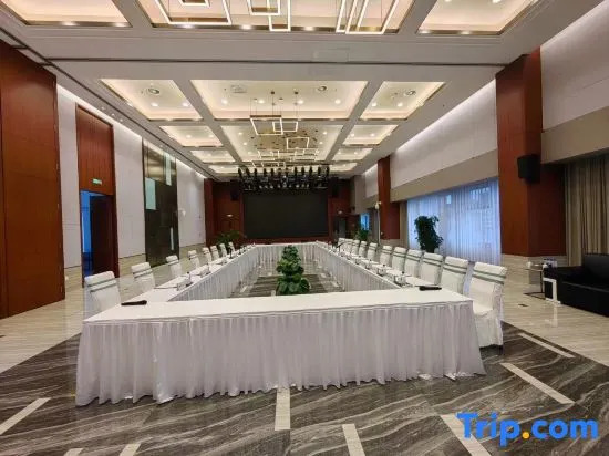 Yatai Conference Center Hotel