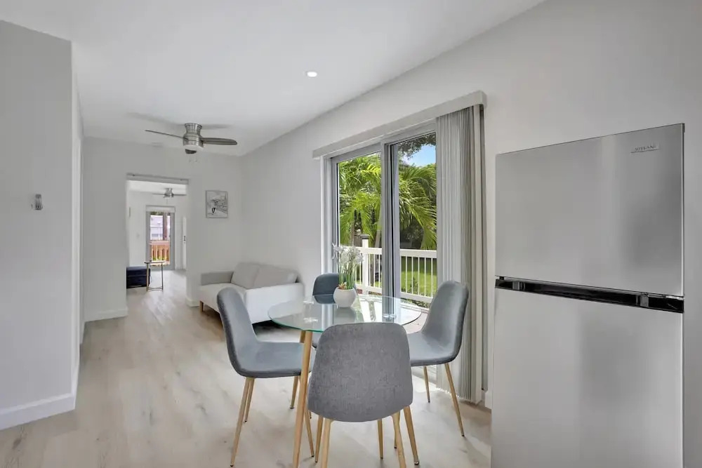 Sunshine Getaway Sleeps 4!