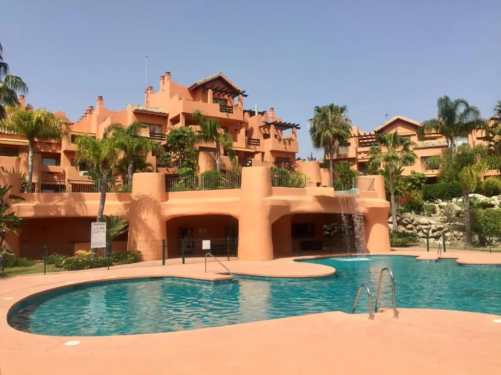 Seaview Luxury Penthouse Apartment 24 hour security and Underground Parking