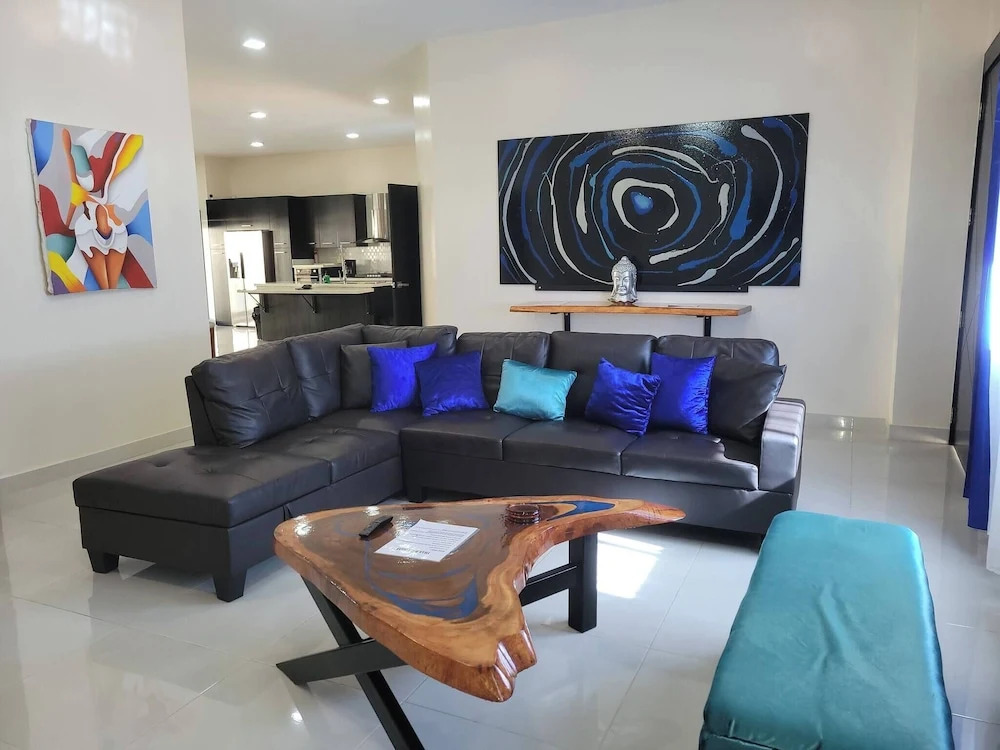 Luxurious Bright and Stylish, 7 Bedroom Villa