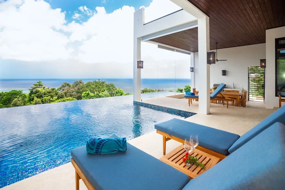 Ocean Pearl 4 Bedroom Home by RedAwning