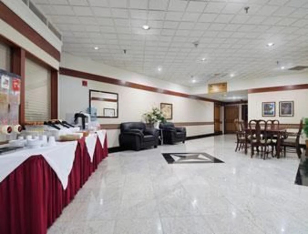 Elk Grove Hotel