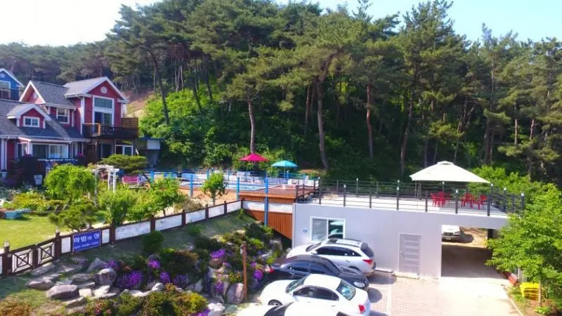 Gyeongju Magic Castle Pension (Pets Friendly)