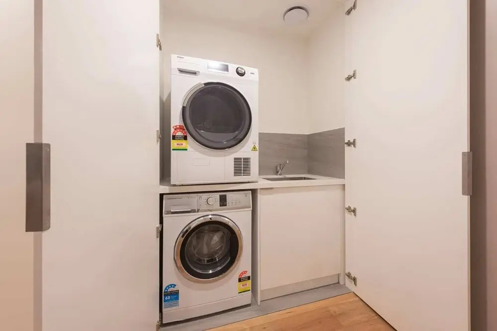 Luxe 3 Bedroom Apartment With Parking
