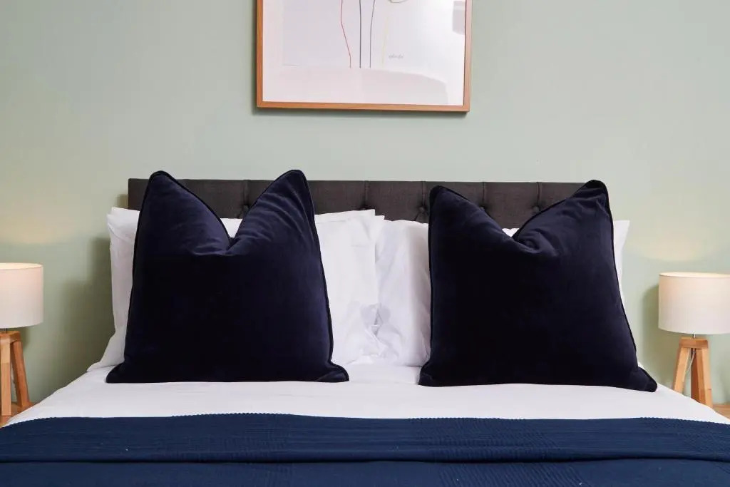 Elegant Apartment in Bath with Garden Sleeps 8 by PureStay