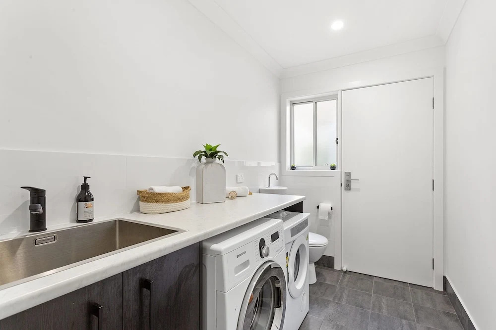 Dolphin Studio Apartment, 1a Ocean Street