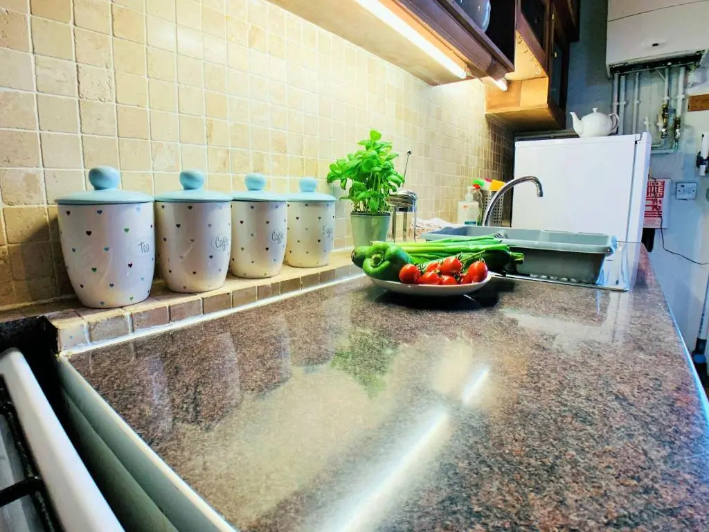 F2 Charming City Centre Apartment full of Character
