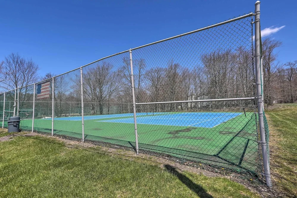 Spacious Tobyhanna Family Home: Pool/beach Access!