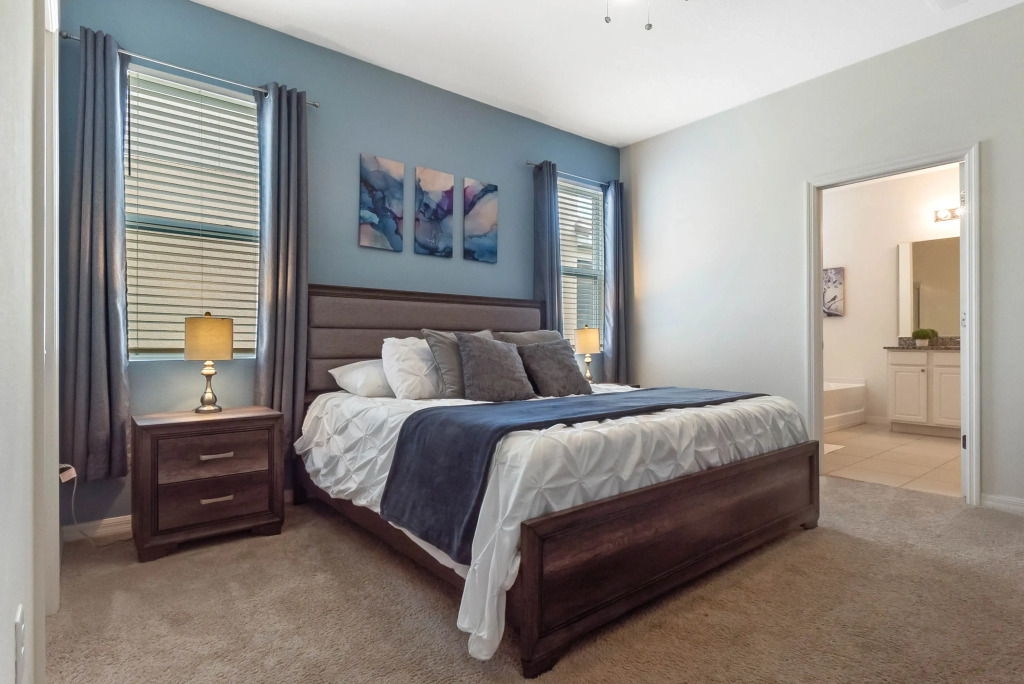 5 Bedrooms 4 Bathrooms Solterra 5272 Oa