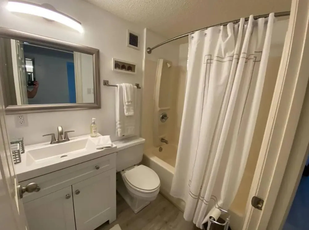 Uhost AI 2BR Condo Scenic Mountain Retreat
