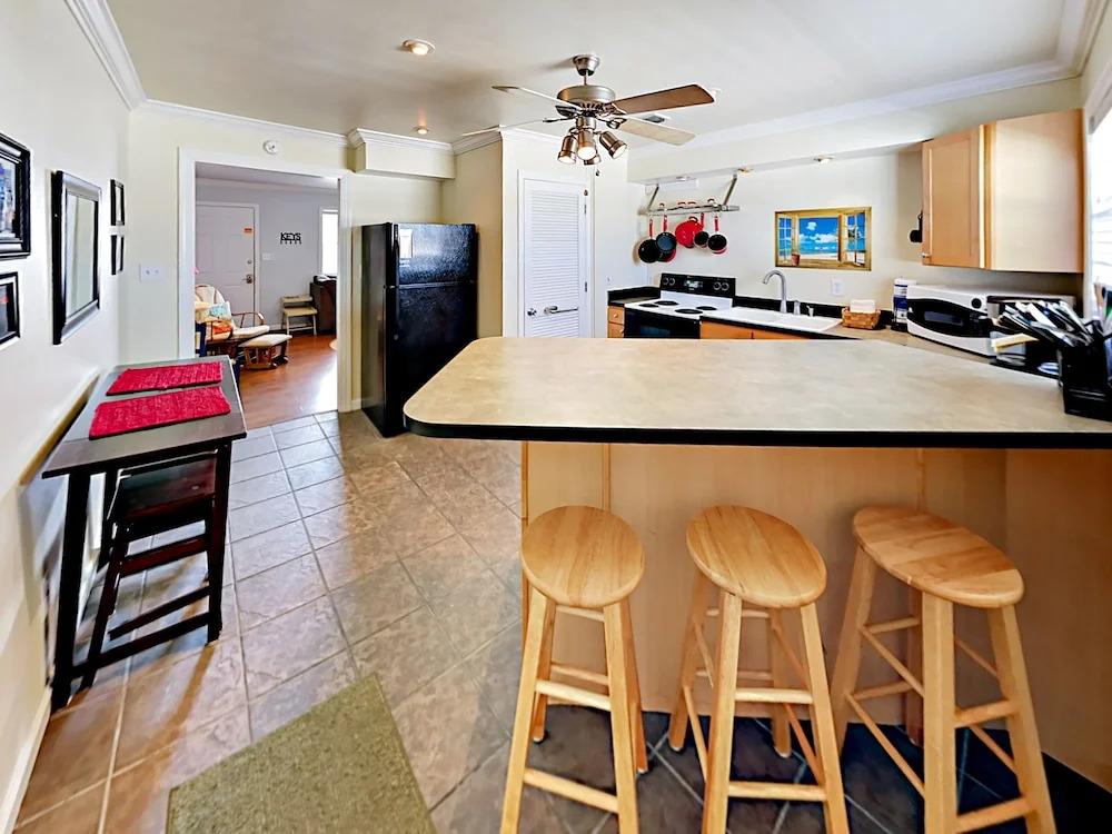 344 E Beach Blvd Condo Unit 21 by RedAwning