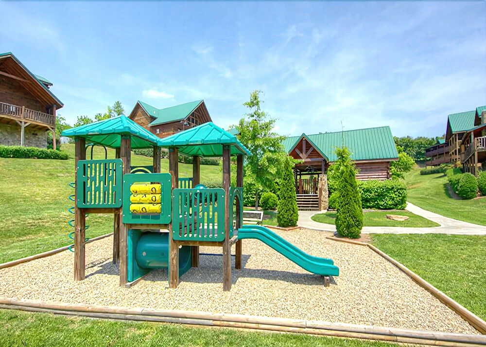 A Mountain Paradise 2 Bedroom Home with Hot Tub