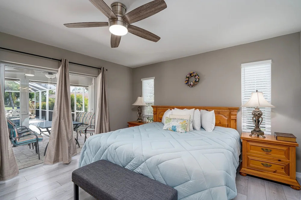 Barefoot Hideaway, With Spa And Pool 3 Bedroom Home by RedAwning