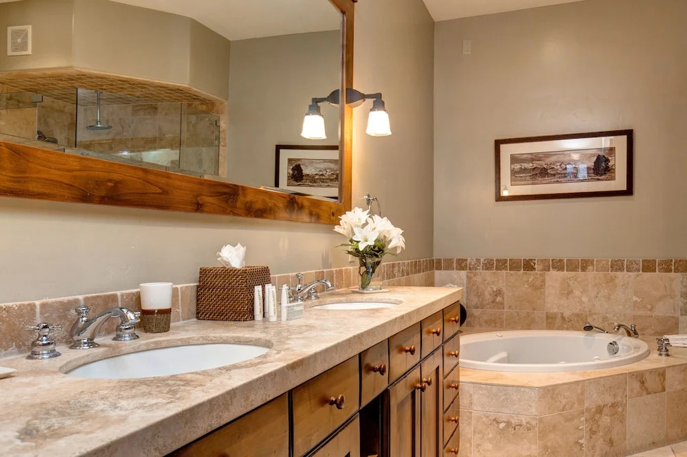 Silver Star #4303- 3 Bed PH