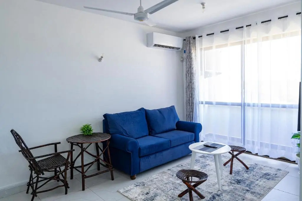 Light House- 1 BR- 43 inch Smart TV- Hot Shower