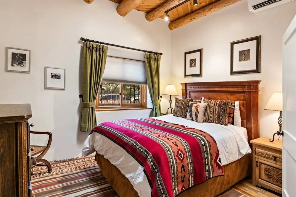 Amor - Historic Adobe in the Heart of The Railyard and Downtown Santa Fe, Hot Tub