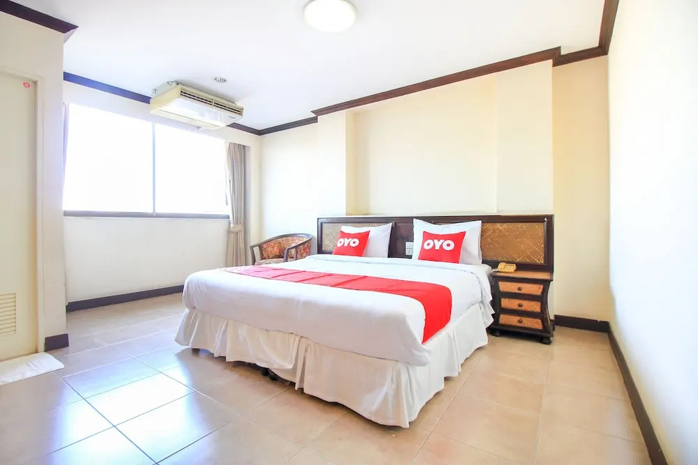 White Inn Hotel by OYO Rooms
